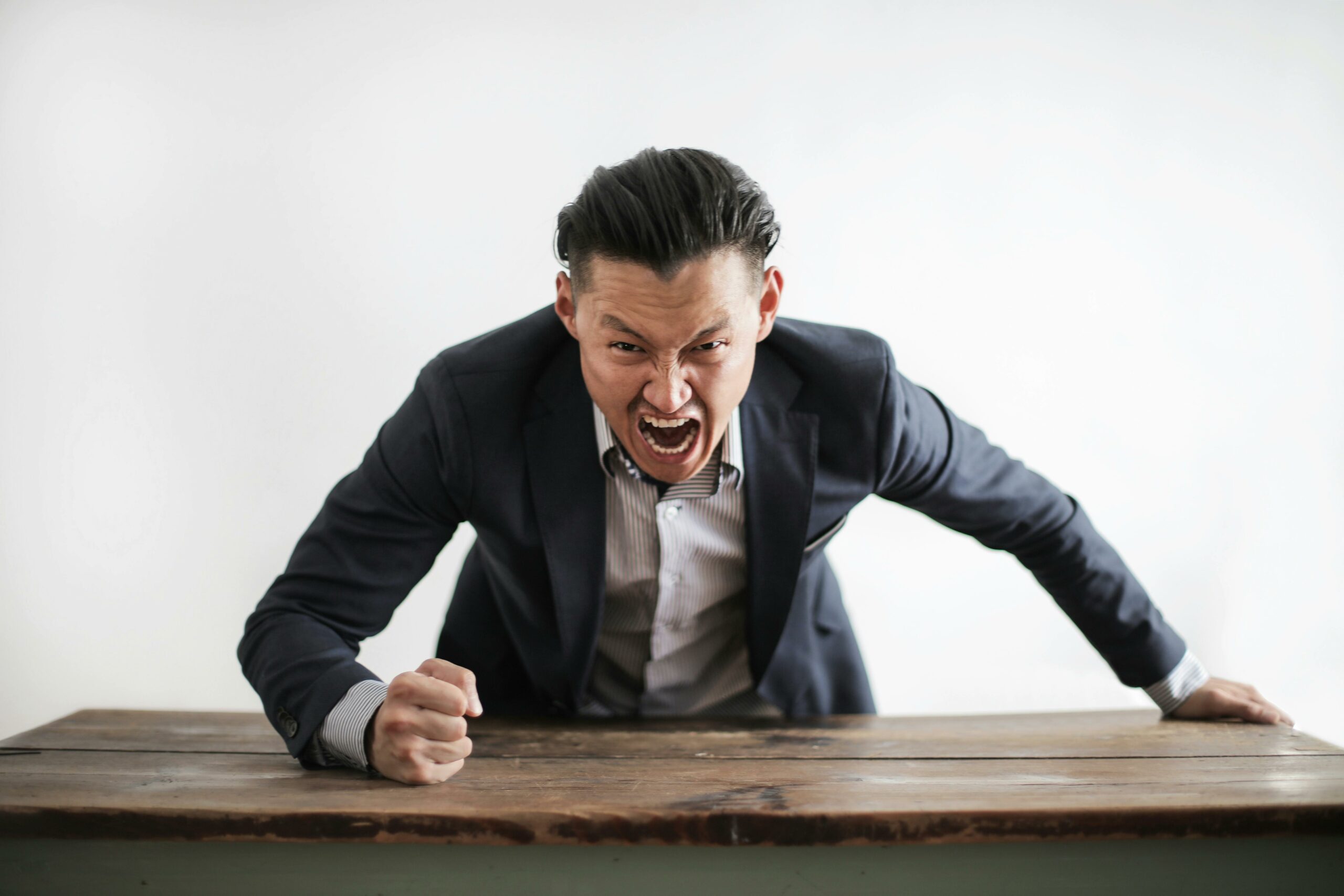 La colère, une alliée méconnue : comment l’hypnose aide à décoder les messages de nos émotions fortes !